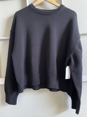 Time and Tru Women's Black Crewneck Sweater